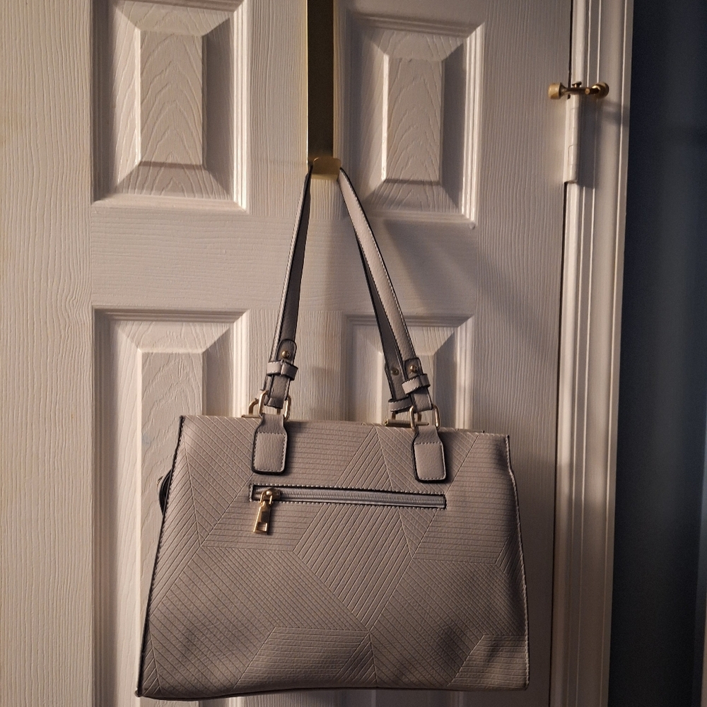 Chic Women's Shoulder Bag in Light Gray